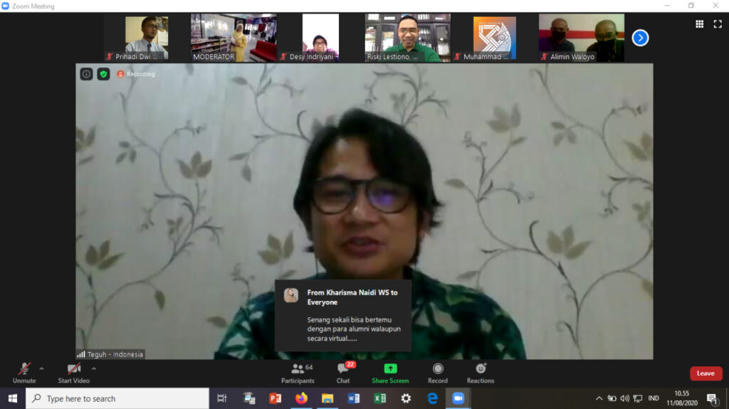 Teguh Sri Wiyono, US Peace Corps Manager, memaparkan pengalaman profesionalnya di hadapan peserta webinar.