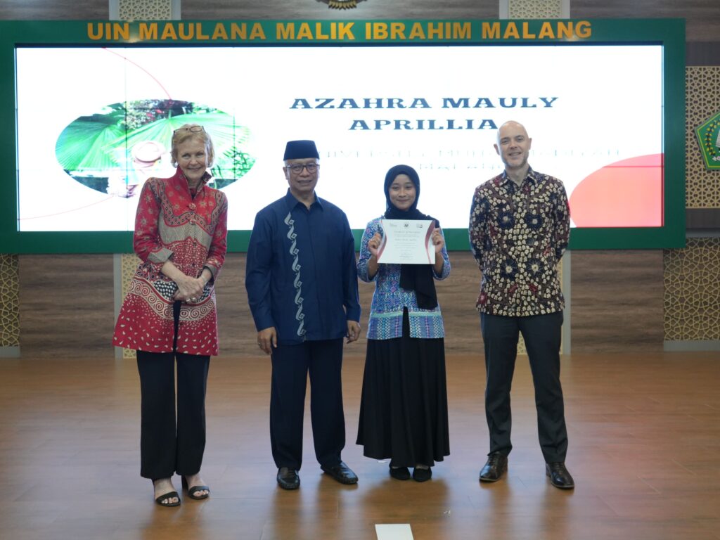Azahra Mauly Aprillia ketika mendapatkan beasiswa English Access Scholarship Program